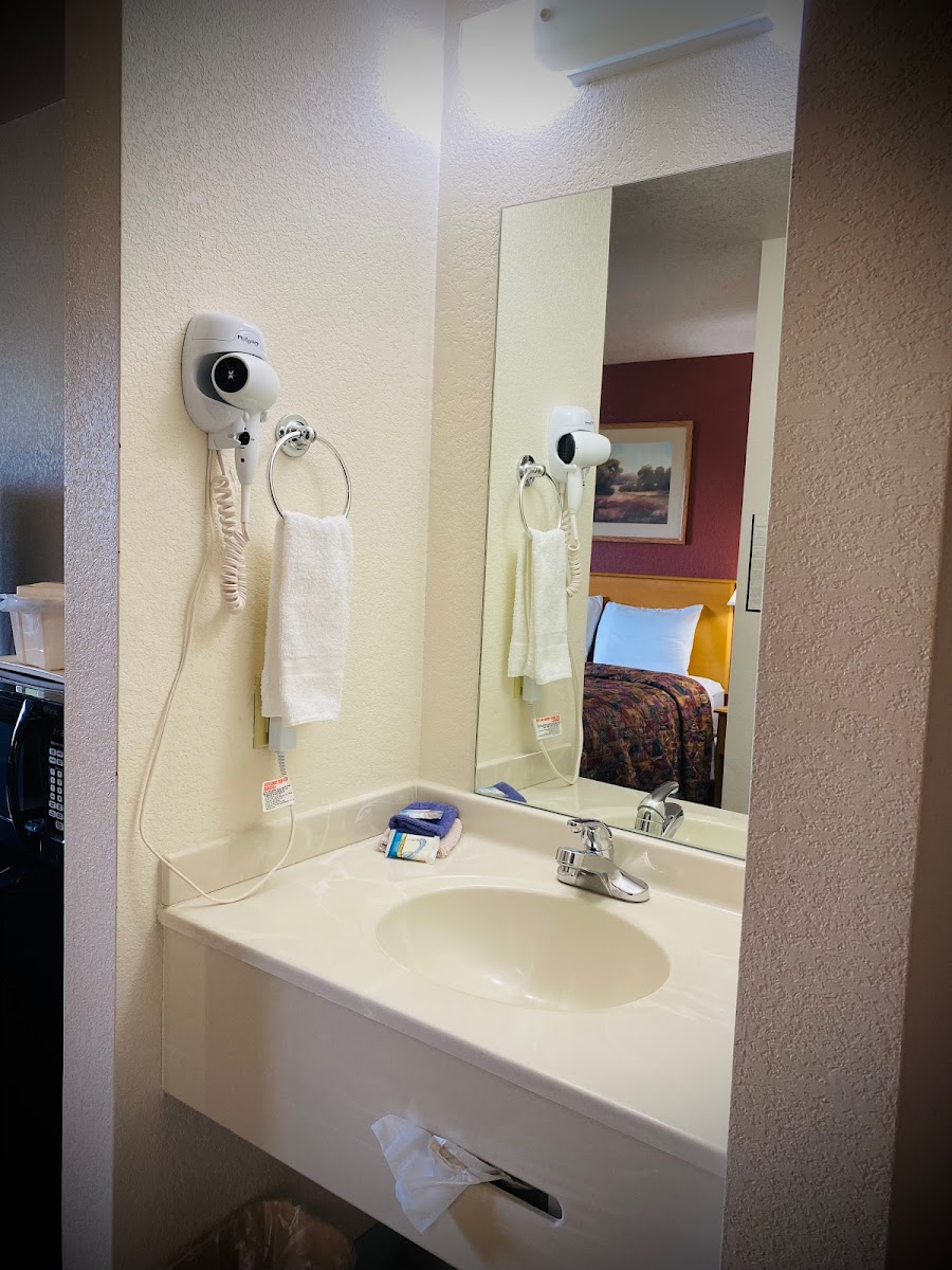 Herington Inn & Suites photo 3