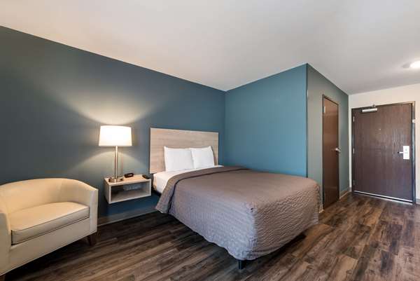 WoodSpring Suites Greensboro - High Point North photo 2