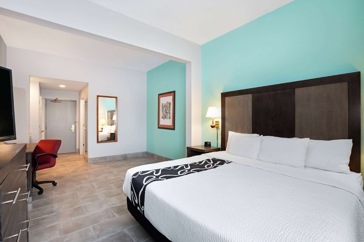 La Quinta Inn & Suites by Wyndham Omaha Airport Downtown photo 2