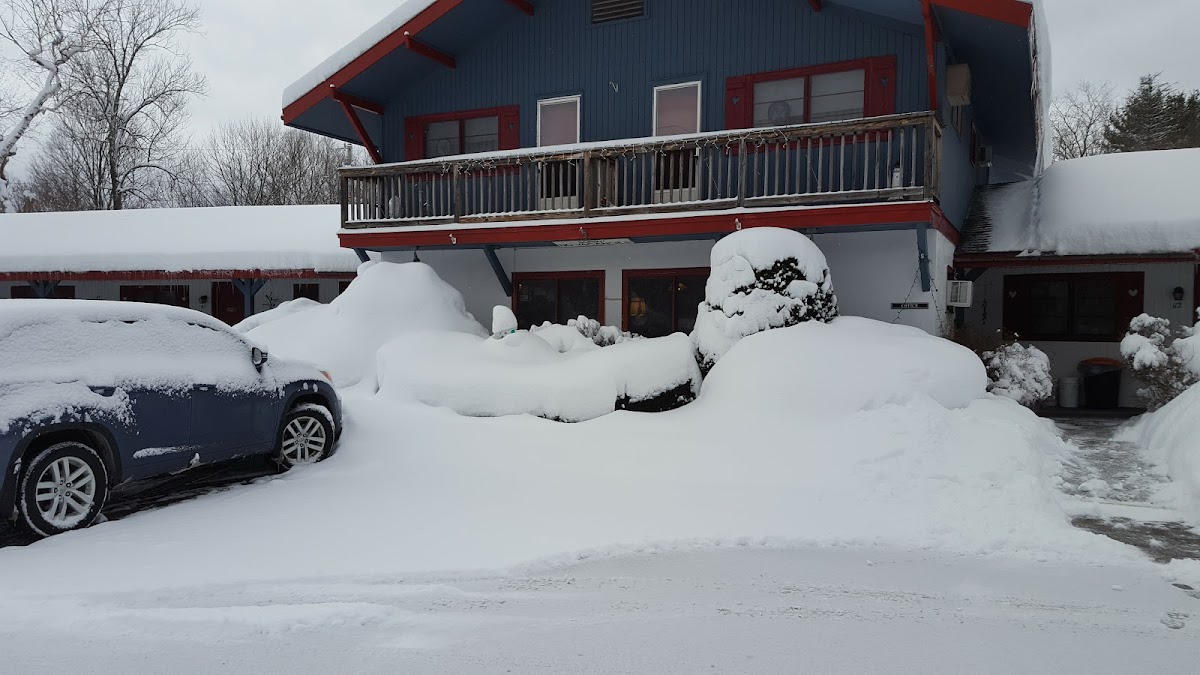 The Chalet Motel, A Travelodge by Wyndham photo 2