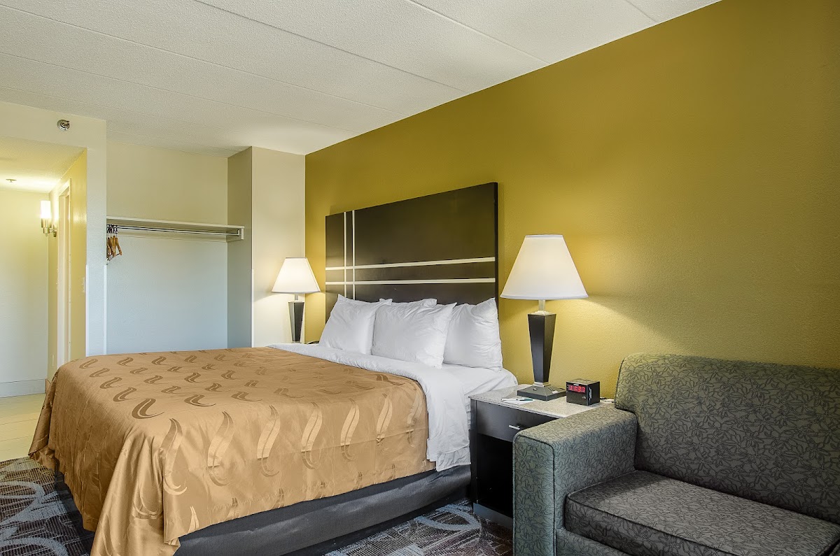 La Casa Inn and Suites