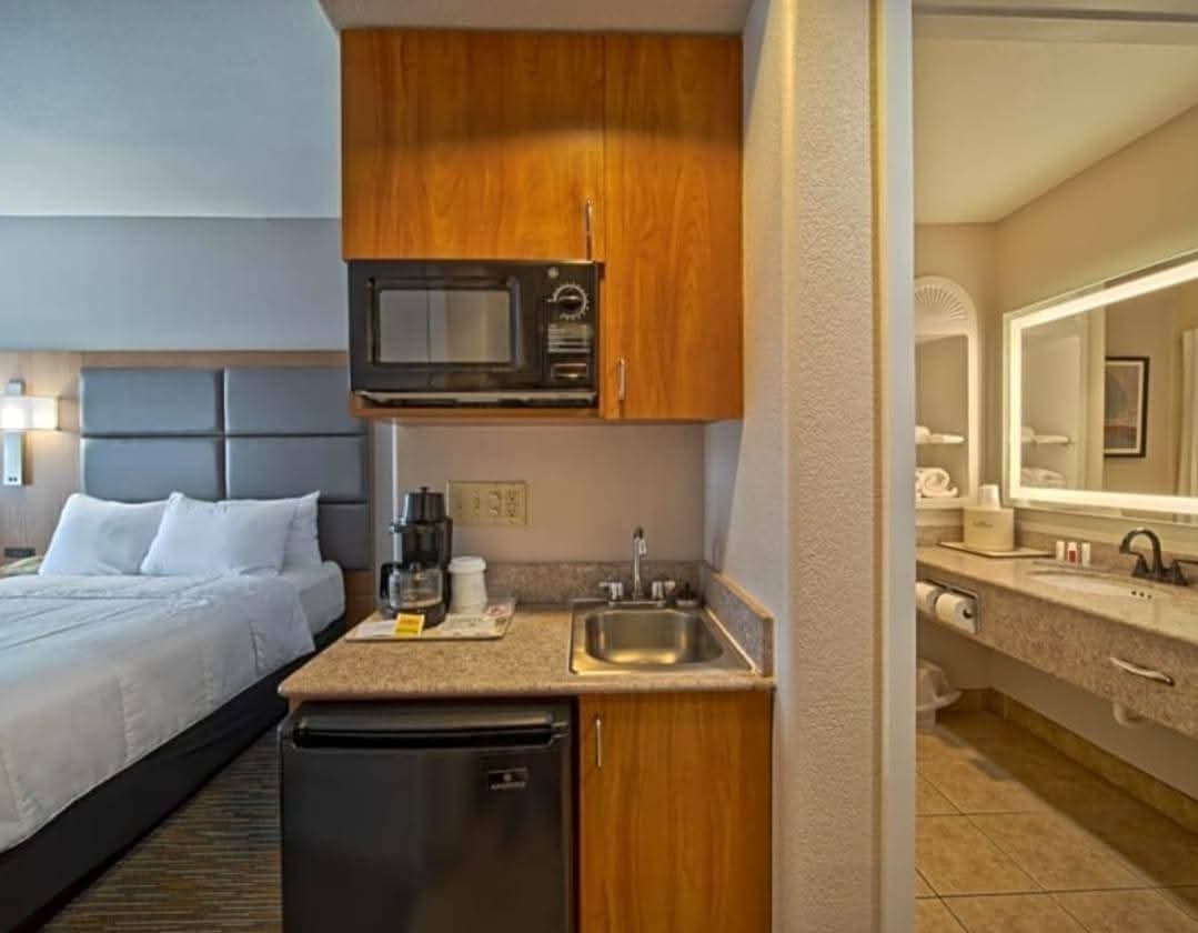Eagles Crew Hotels at Wingate Hotel - IAH photo 2