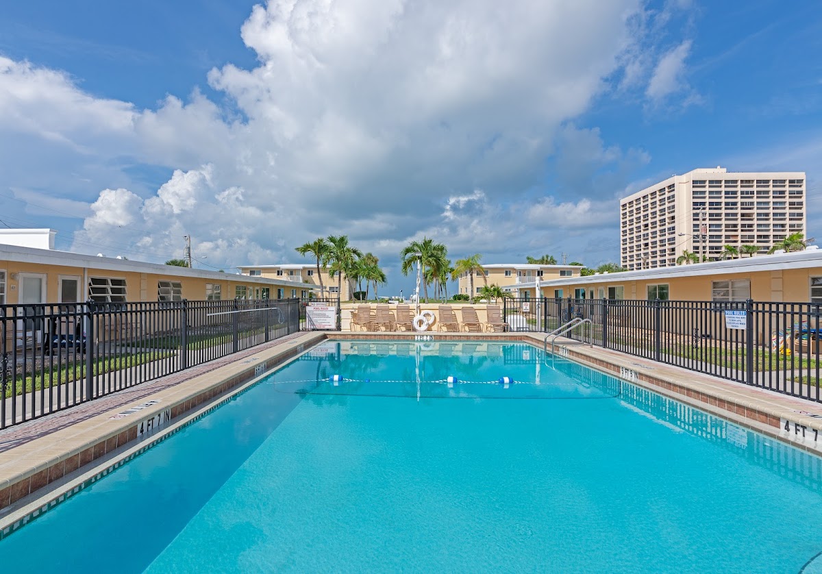 Sarasota Surf & Racquet Club photo 3