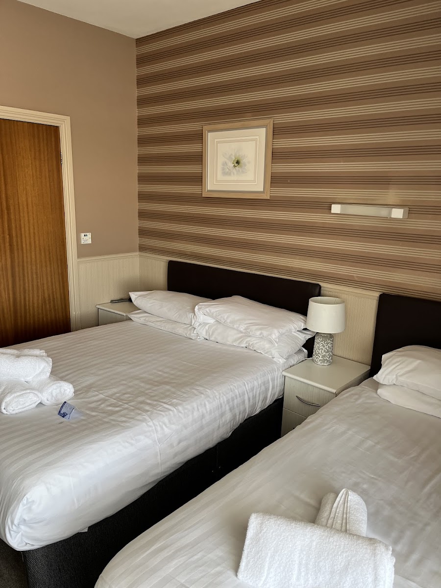 Lyndene Hotel photo 2