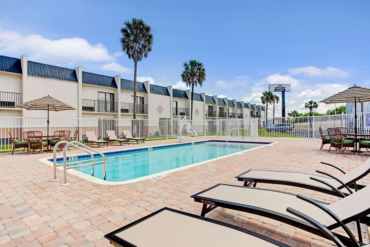 Days Inn & Suites by Wyndham Tampa near Ybor City photo 3