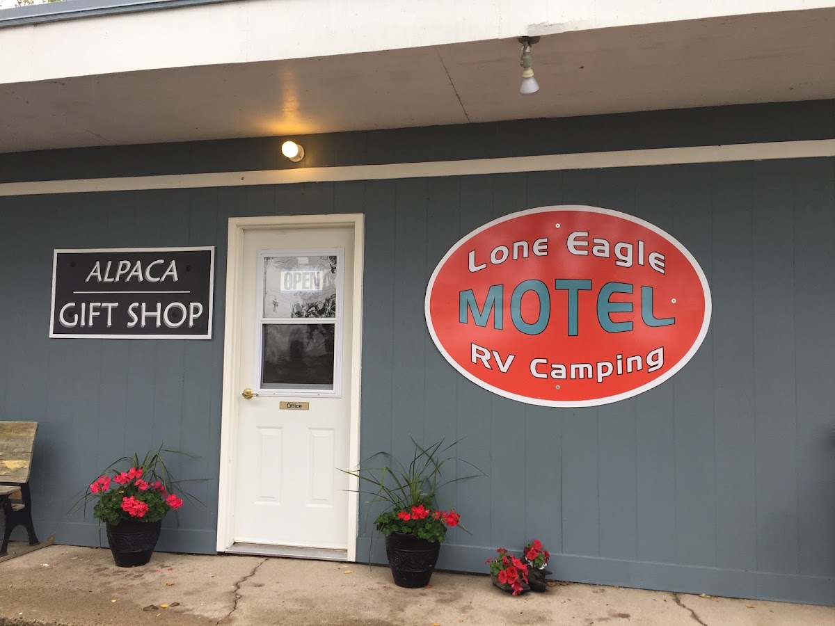 Lone Eagle Motel 83 & Campground