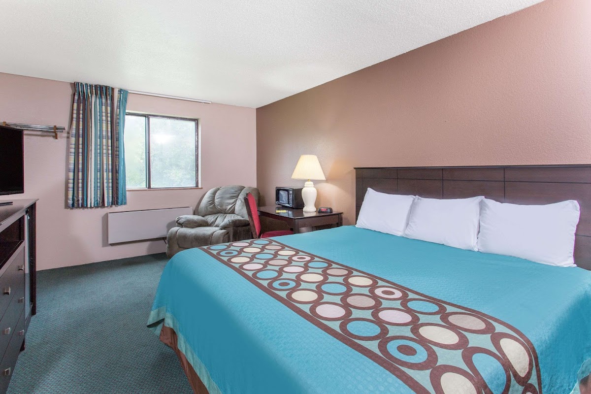 Super 8 by Wyndham Austin MN photo 2