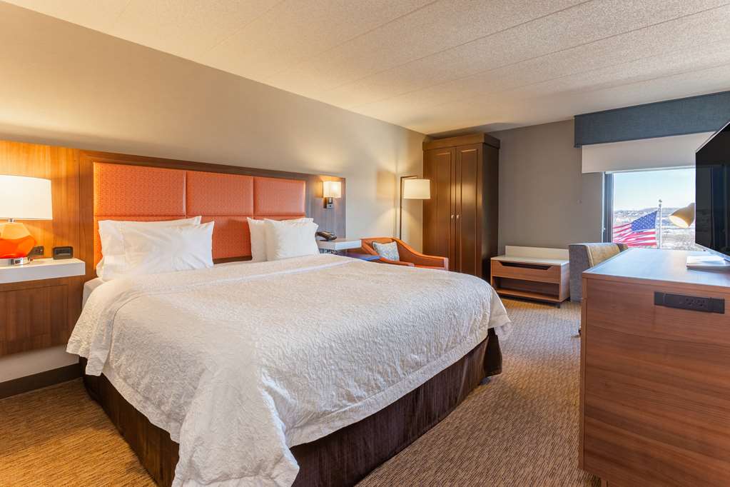 Hampton Inn Madison East photo 2