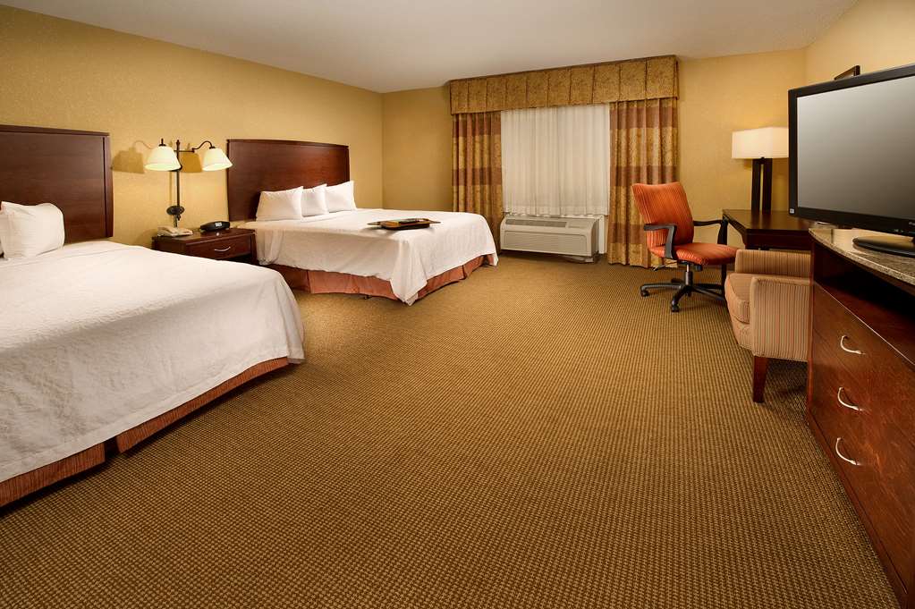 Hampton Inn & Suites San Antonio-Airport photo 2