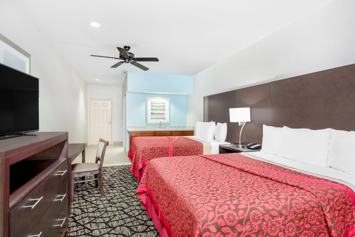 Days Inn & Suites by Wyndham Madisonville photo 2