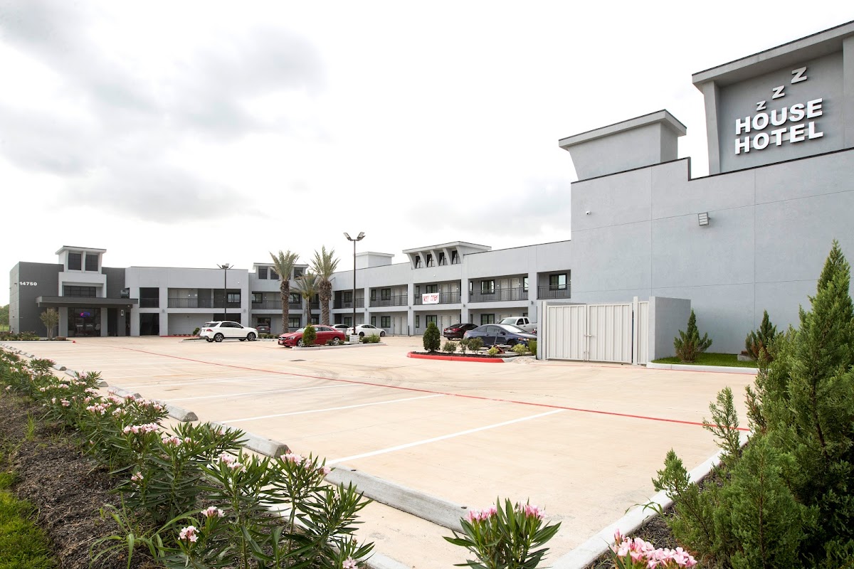 HOUSE HOTEL