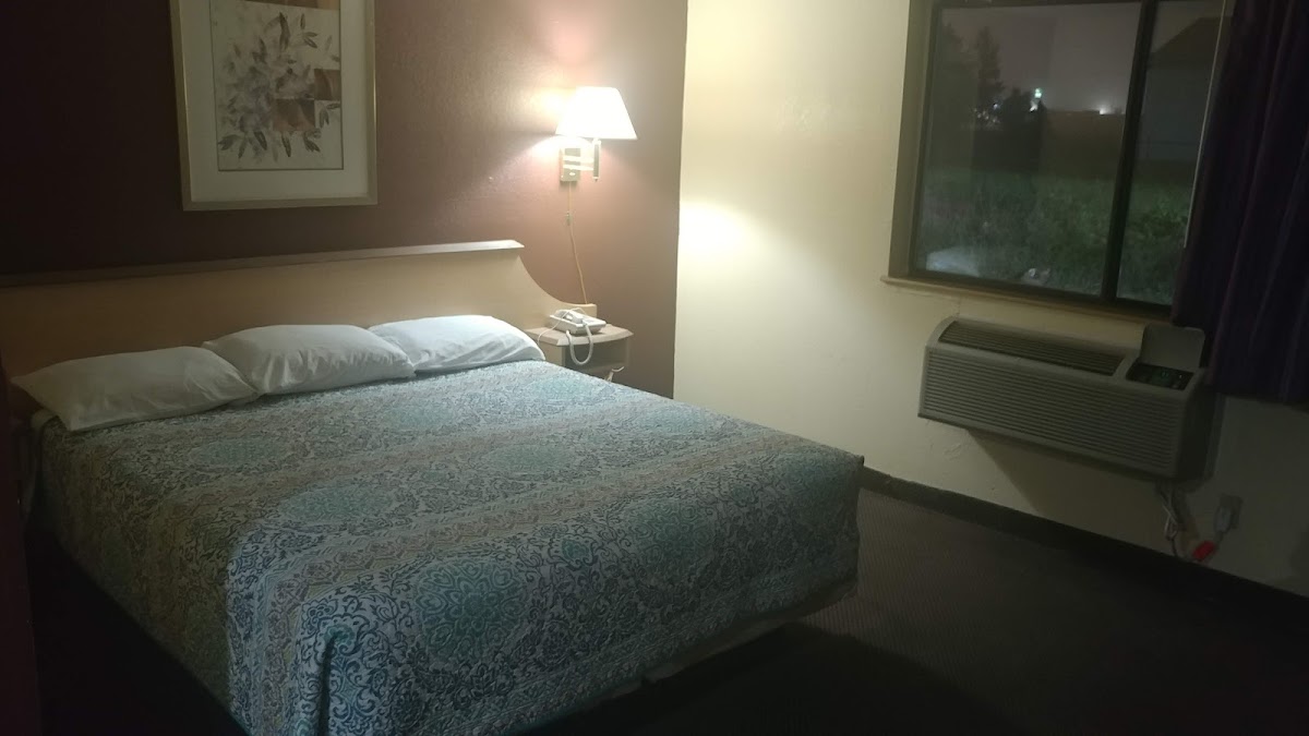 Coldwater Inn & Suites photo 2