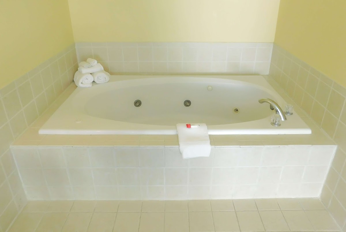 Days Inn & Suites by Wyndham Pocahontas photo 3