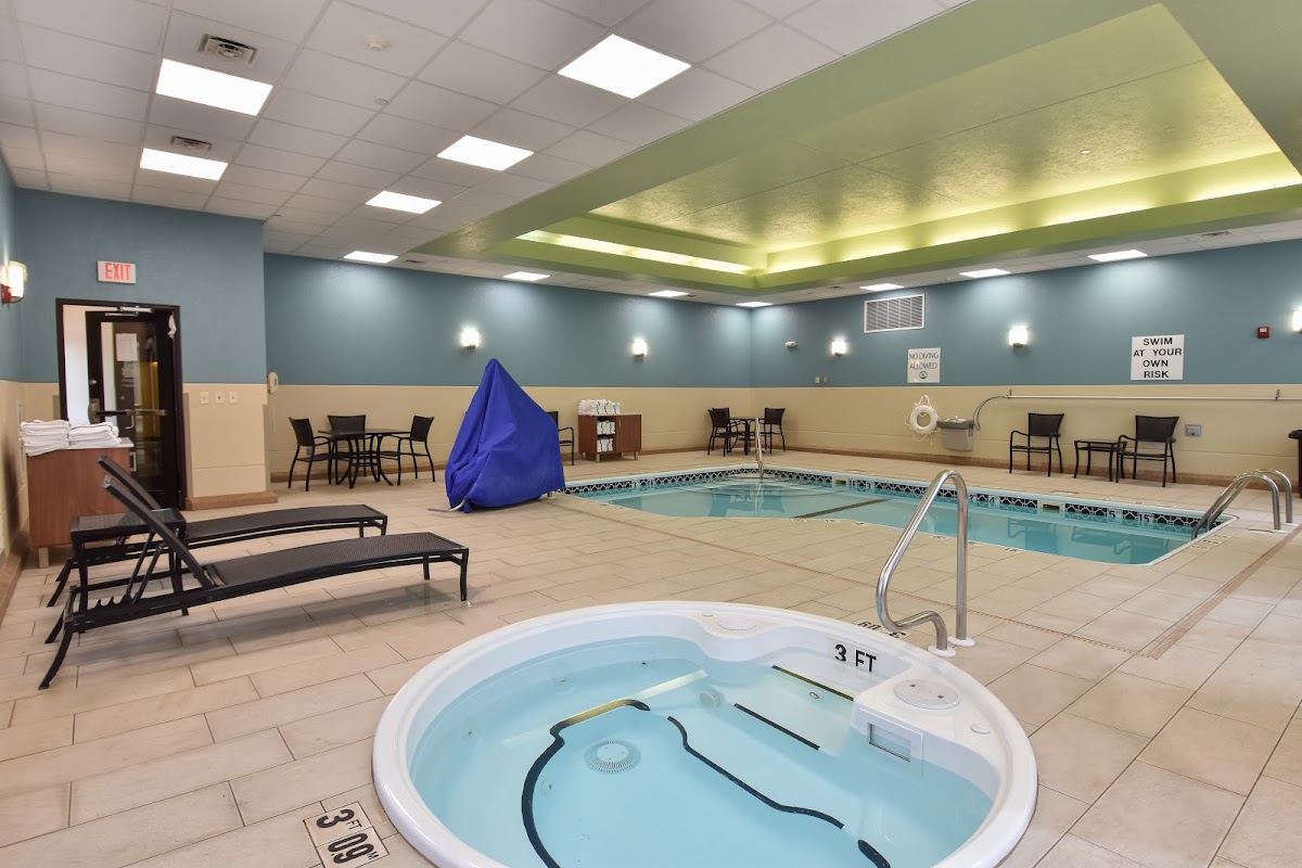 Holiday Inn Express & Suites Springfield-Medical District photo 2