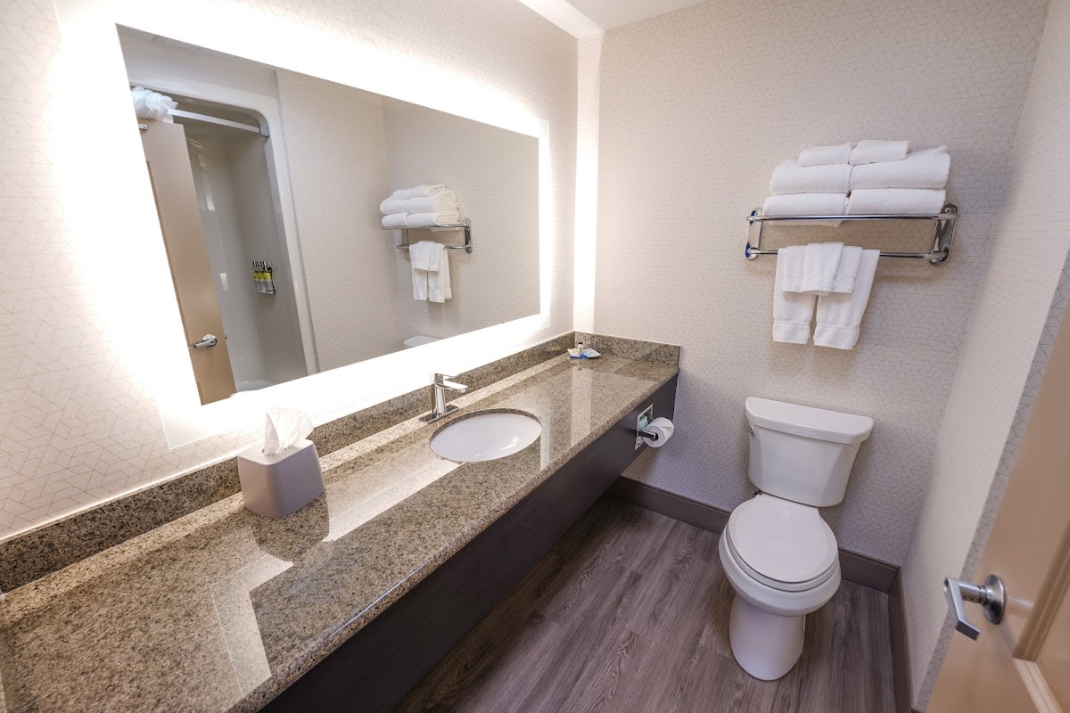Holiday Inn Express & Suites Springfield-Medical District photo 3
