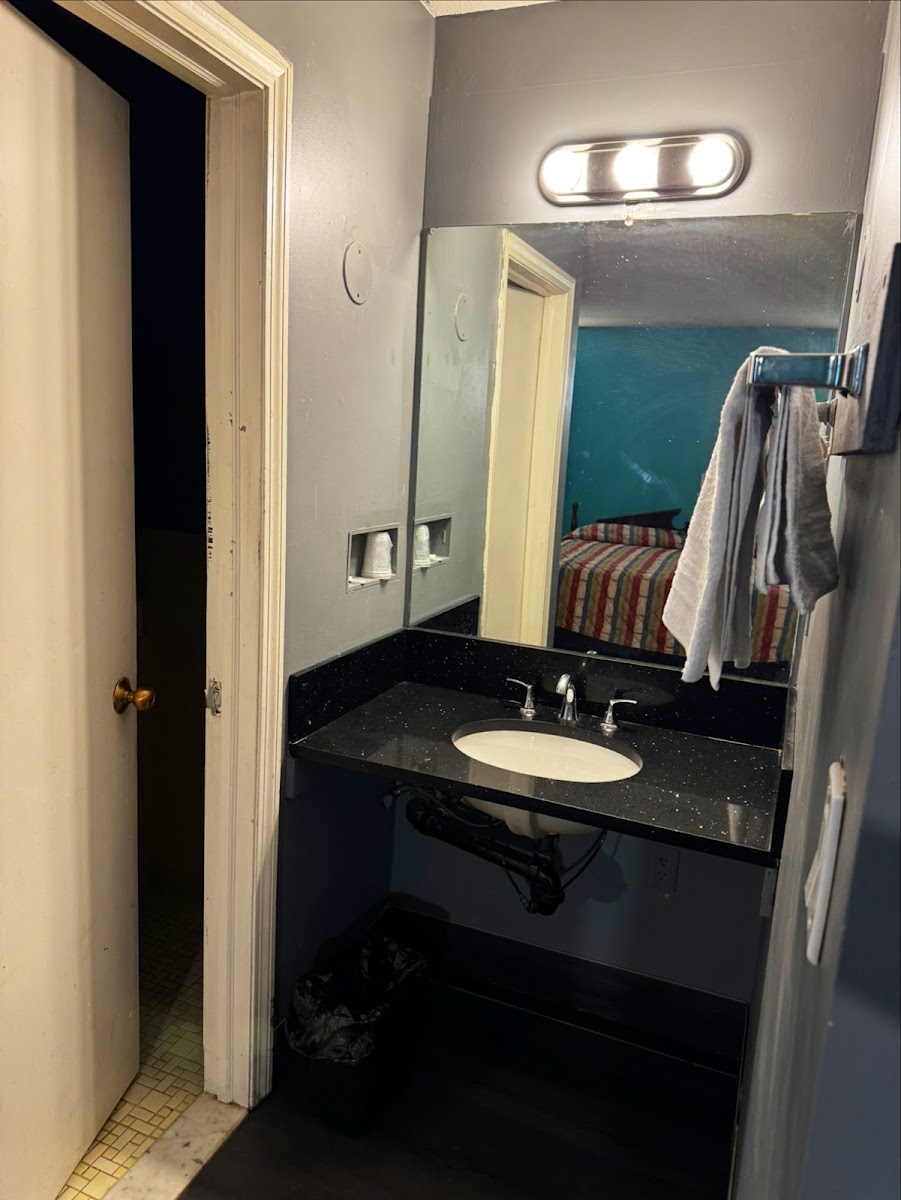 Madison Motor Inn photo 3