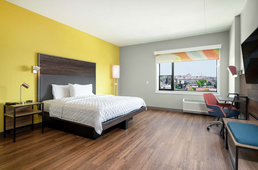 Tru by Hilton Baltimore Harbor East photo 2