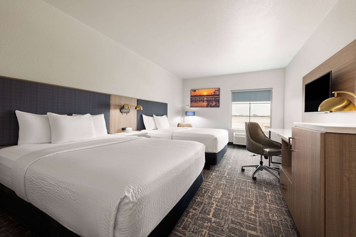 La Quinta Inn & Suites by Wyndham Ft. Worth - Forest Hill TX photo 2