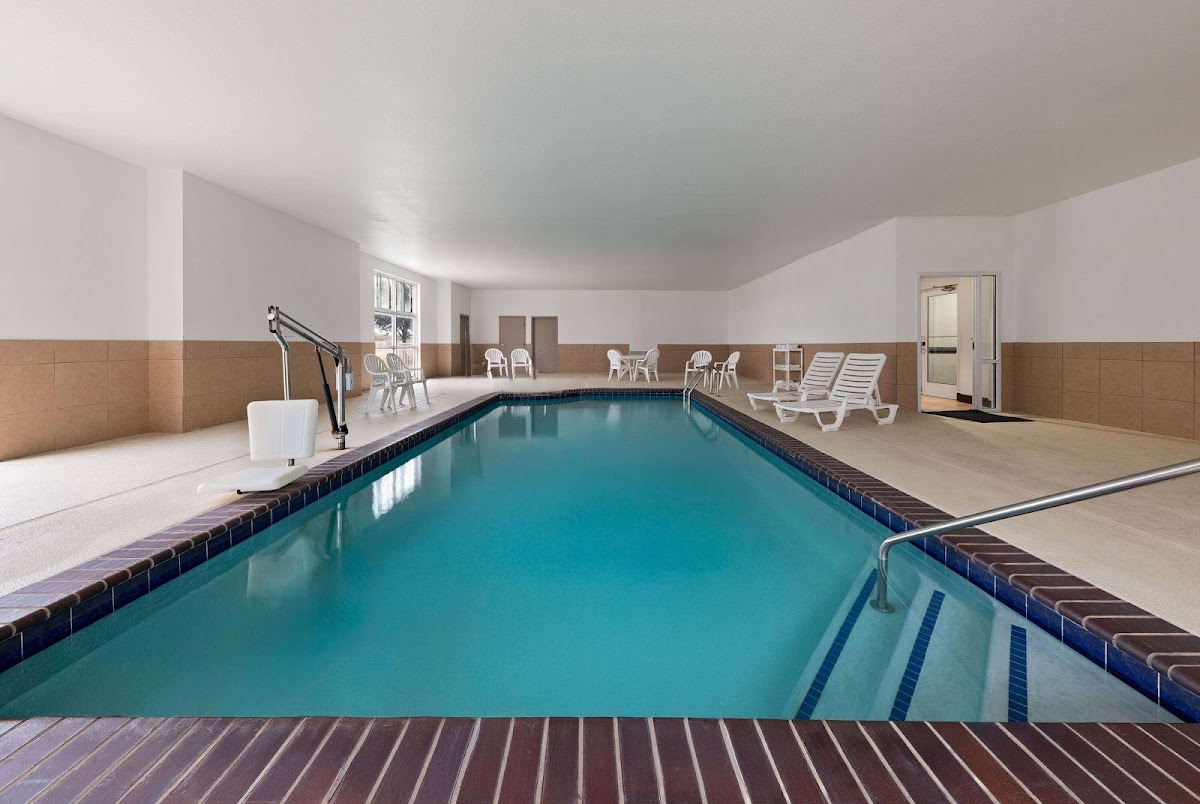 La Quinta Inn & Suites by Wyndham Ft. Worth - Forest Hill TX photo 3