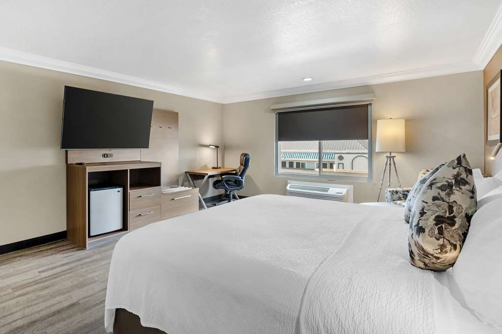 Best Western Plus Newport Mesa Inn photo 2
