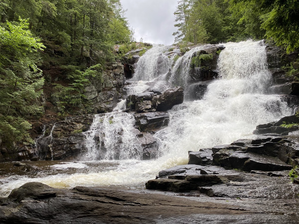 Shelving Rock Falls