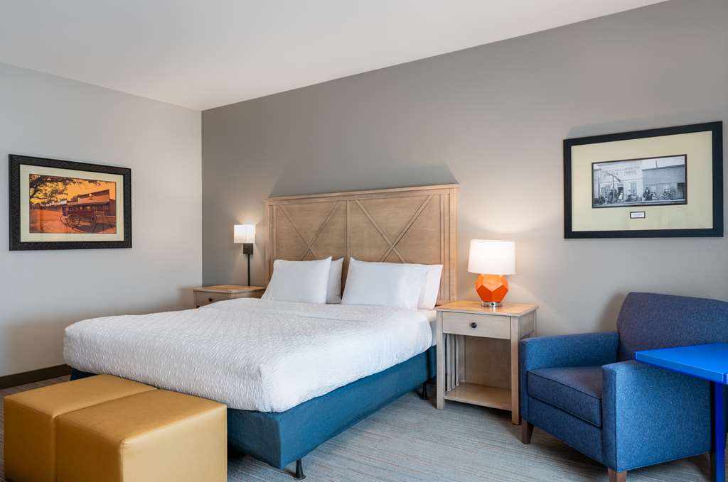 Hampton Inn & Suites Dodge City photo 2