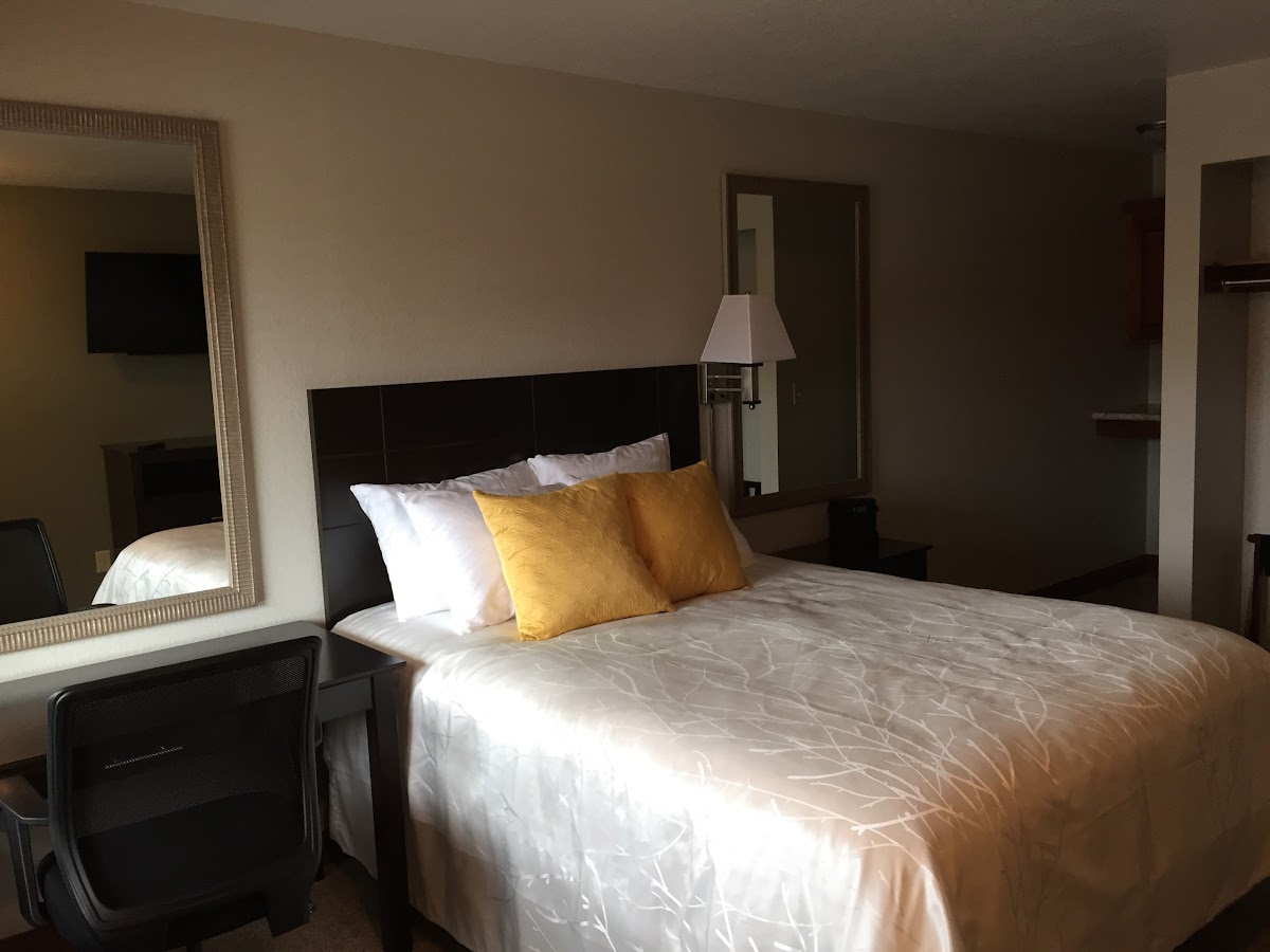 The Crescent Motel LLC
