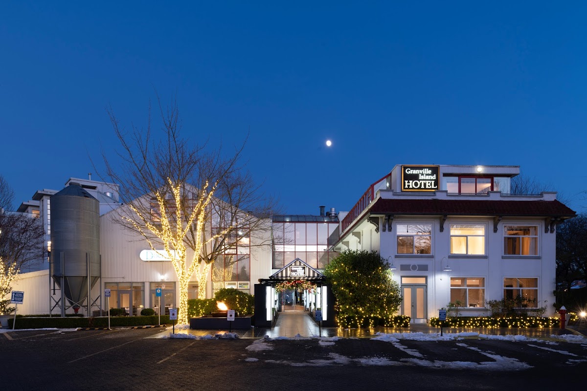 Granville Island Boutique Hotel