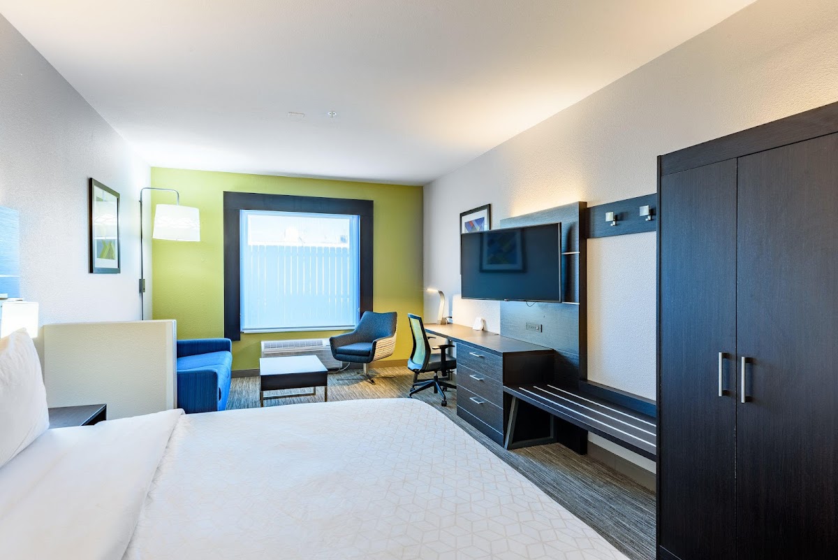 Holiday Inn Express & Suites Bastrop by IHG photo 2