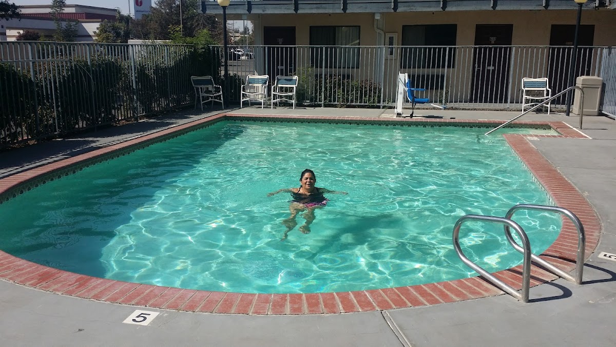 Red Roof Inn Tulare - Downtown/ Fairgrounds photo 3