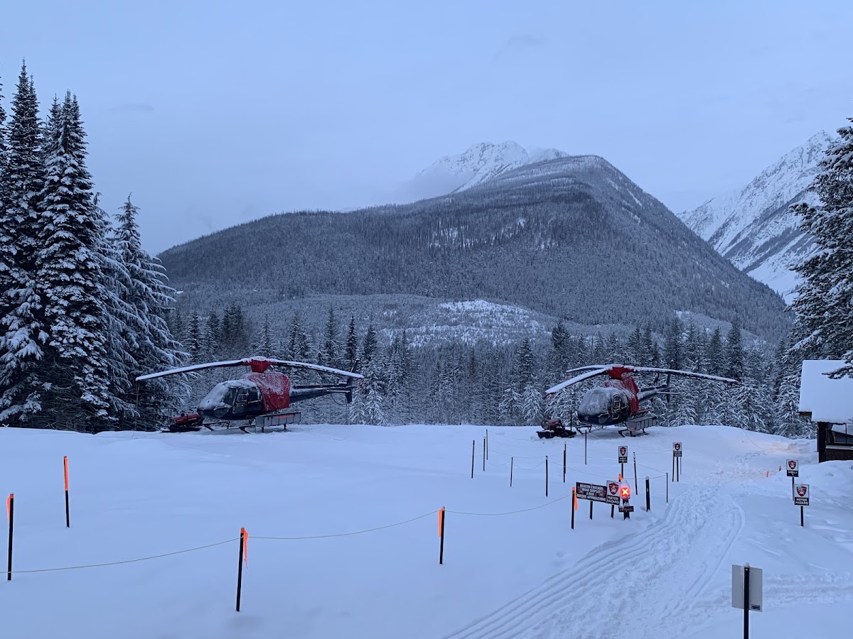 Great Canadian Heli-Skiing photo 3