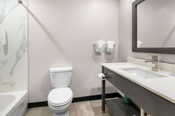 Clarion Pointe Fort Worth East - Arlington photo 3
