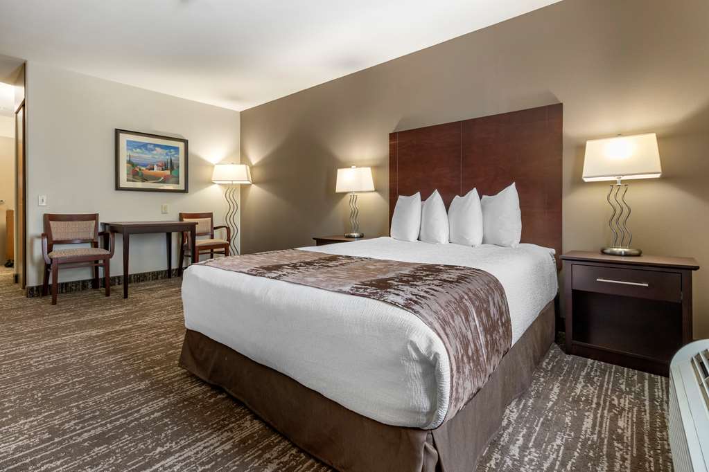 Best Western Plus Pembina Inn & Suites photo 2