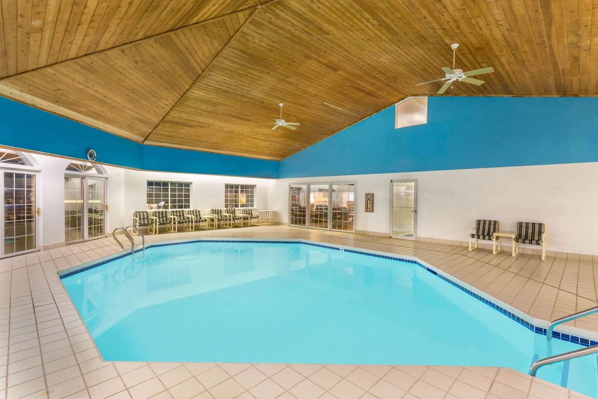 Super 8 by Wyndham Reedsburg photo 3