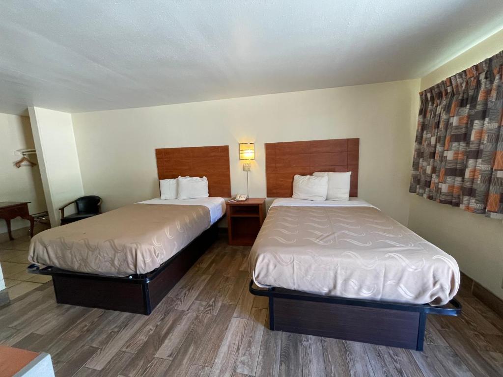 Evergreen Inn & RV photo 2