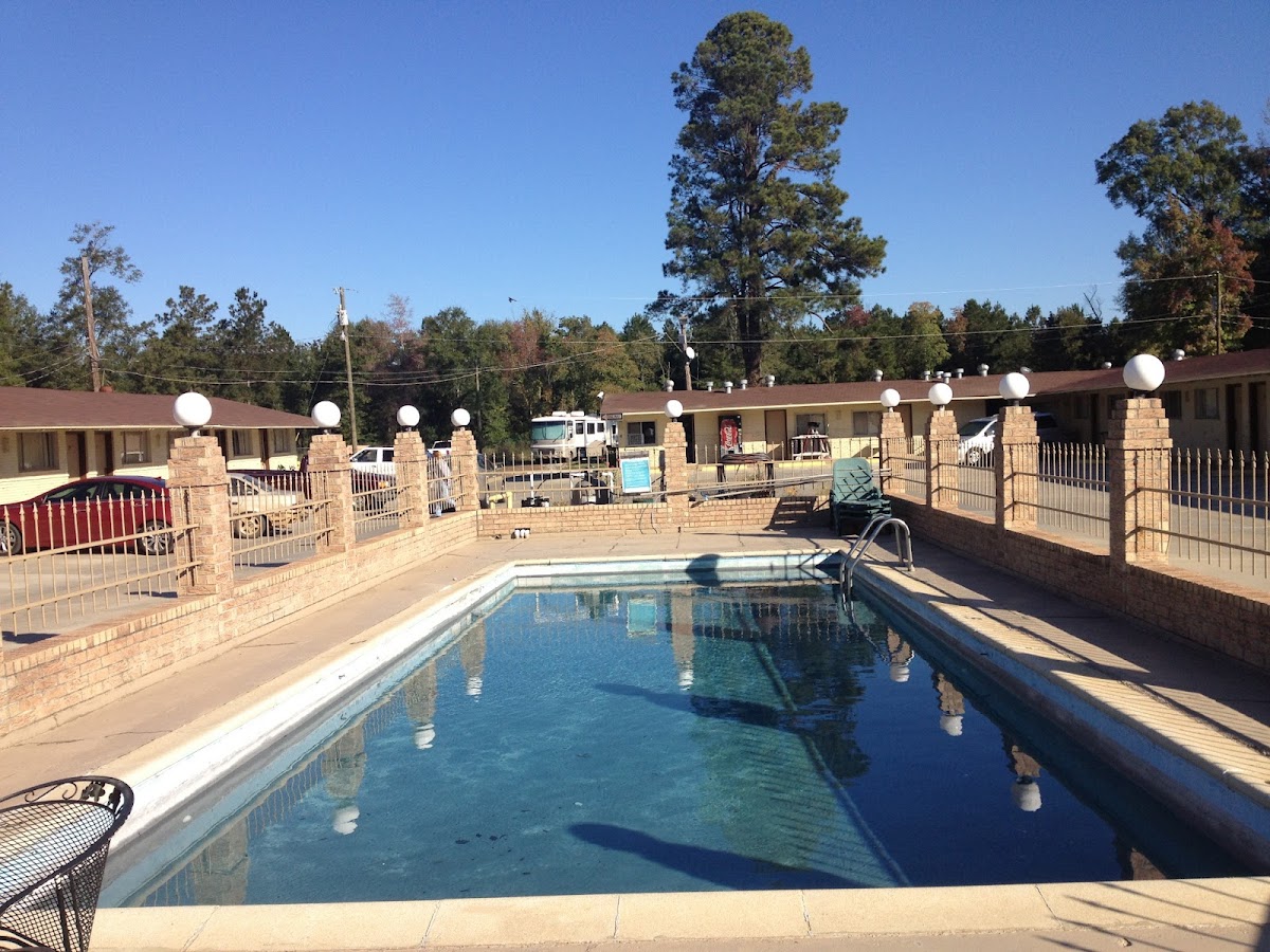 Evergreen Inn & RV photo 3