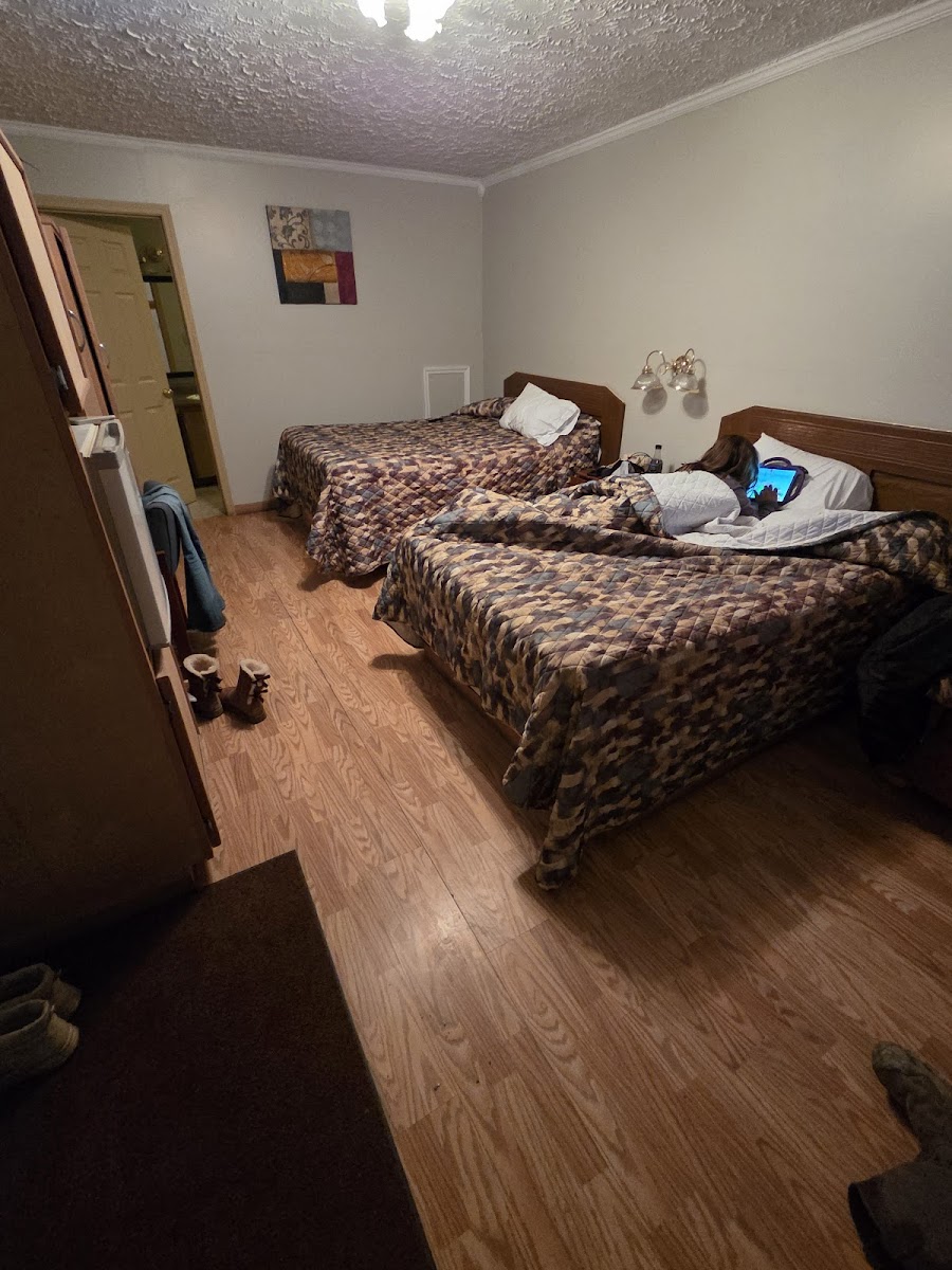 Colonial Motel & Restaurant photo 2