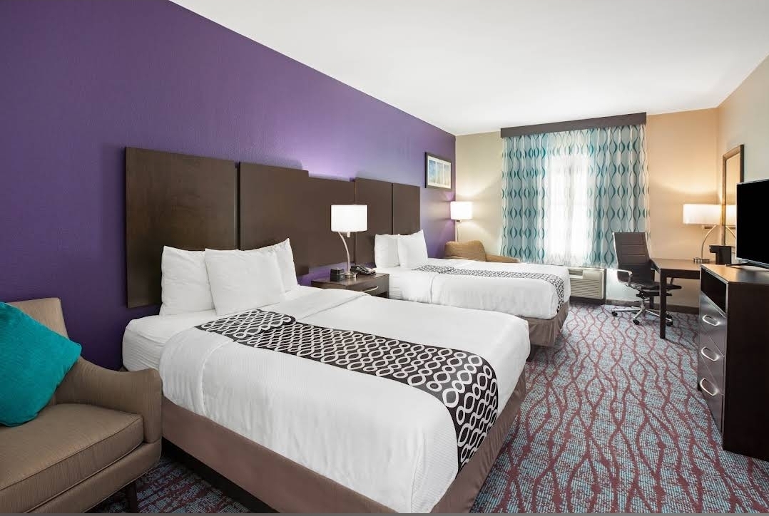 La Quinta Inn & Suites by Wyndham Pasadena North photo 2