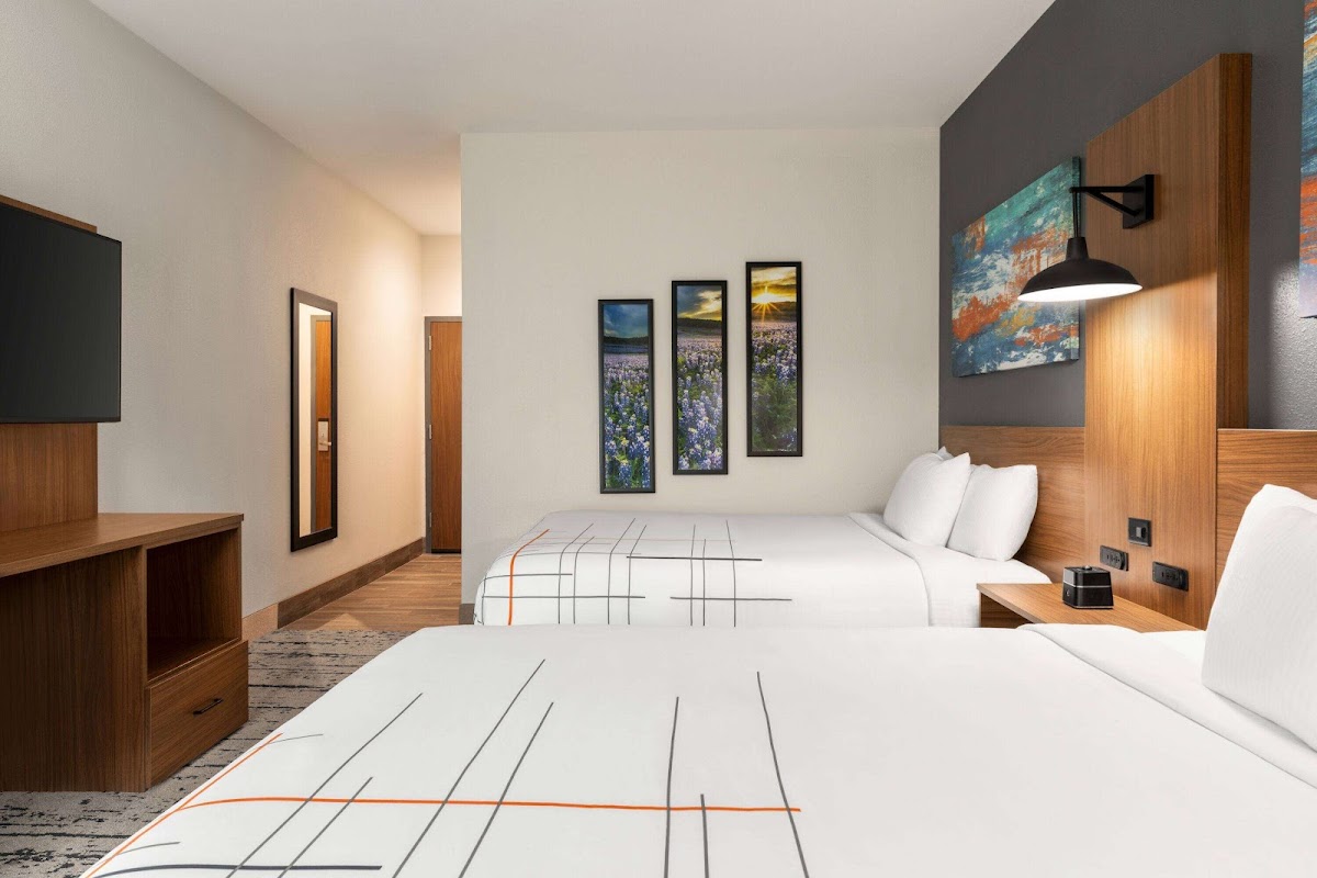 La Quinta Inn & Suites by Wyndham Austin South photo 2