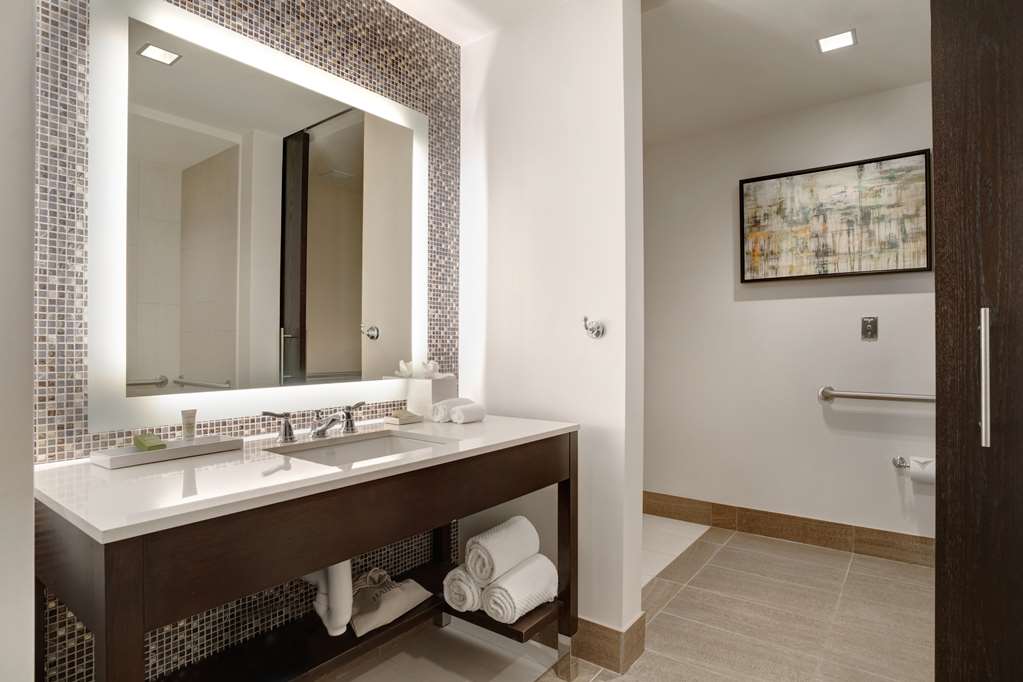 Hilton Dallas/Plano Granite Park photo 3