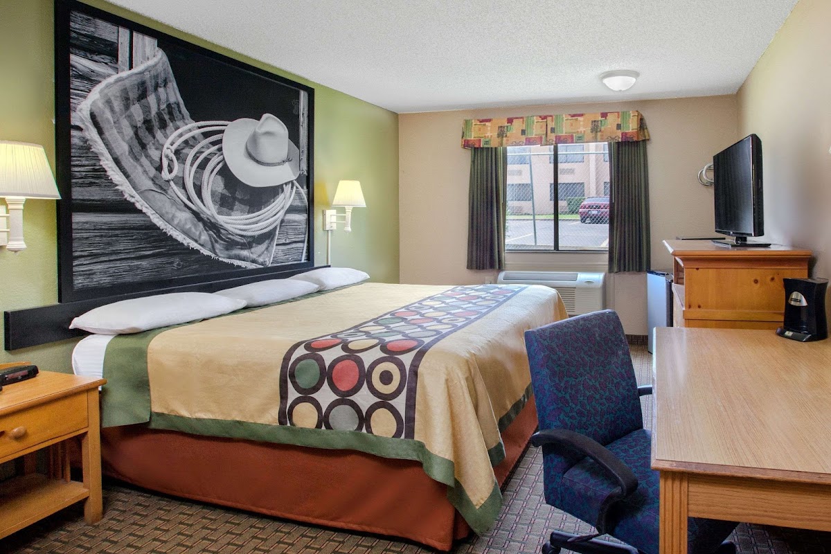 Super 8 by Wyndham Sherman photo 2