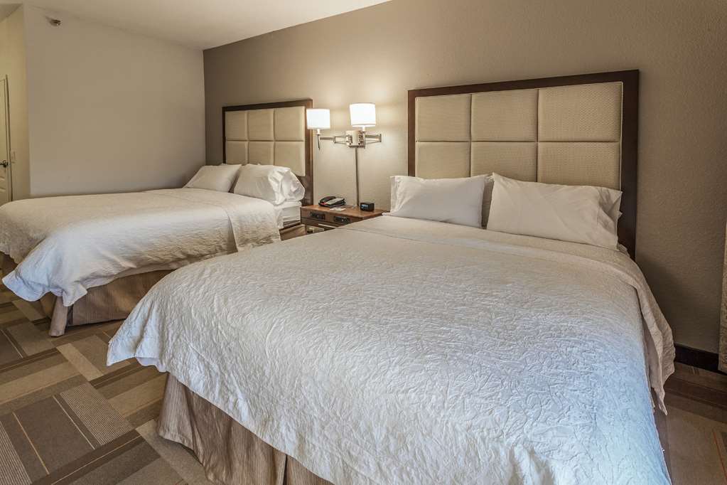 Hampton Inn Colorado Springs-Airport photo 2