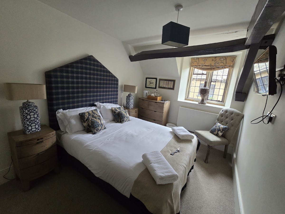 The Crown Shipton