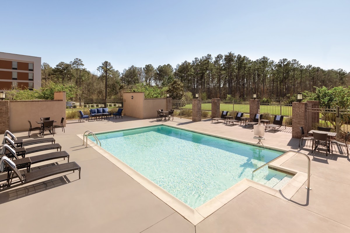 Holiday Inn Express & Suites Opelika Auburn, an IHG Hotel photo 3