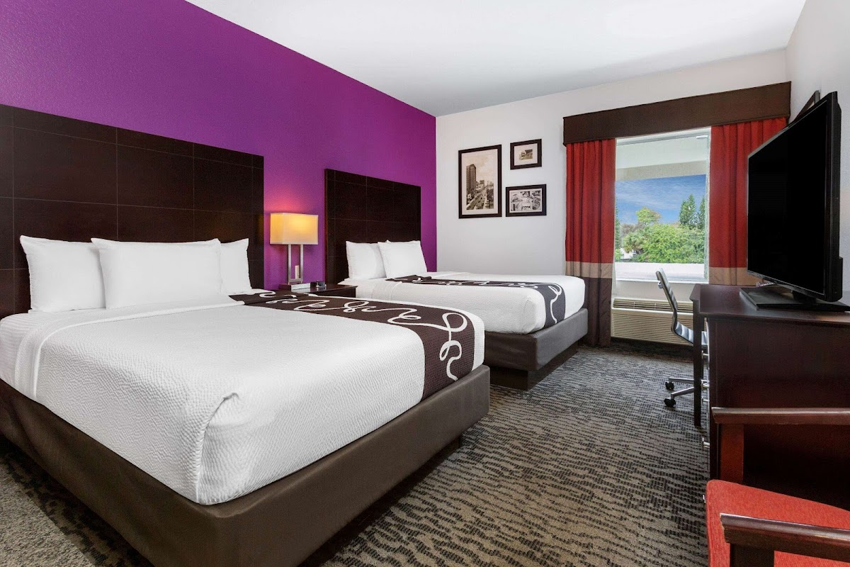 La Quinta Inn & Suites by Wyndham Tampa Bay Area-Tampa South photo 2