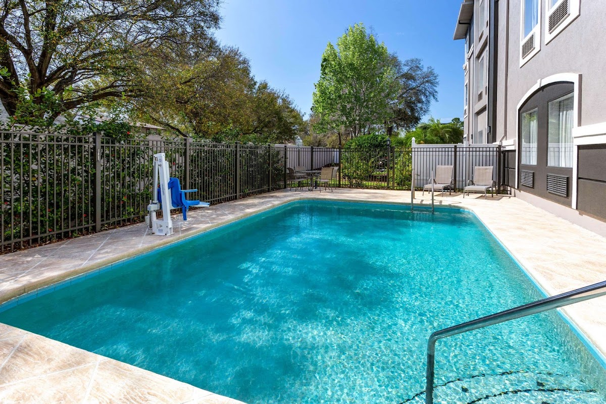 La Quinta Inn & Suites by Wyndham Tampa Bay Area-Tampa South photo 3