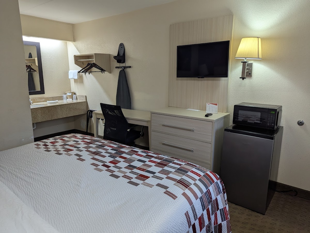 Red Roof Inn Memphis East photo 2