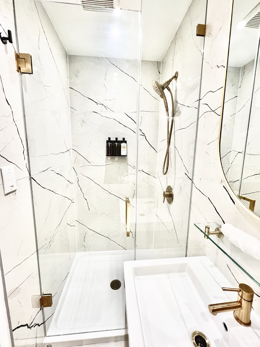 Toronto Rooms and Suites photo 2