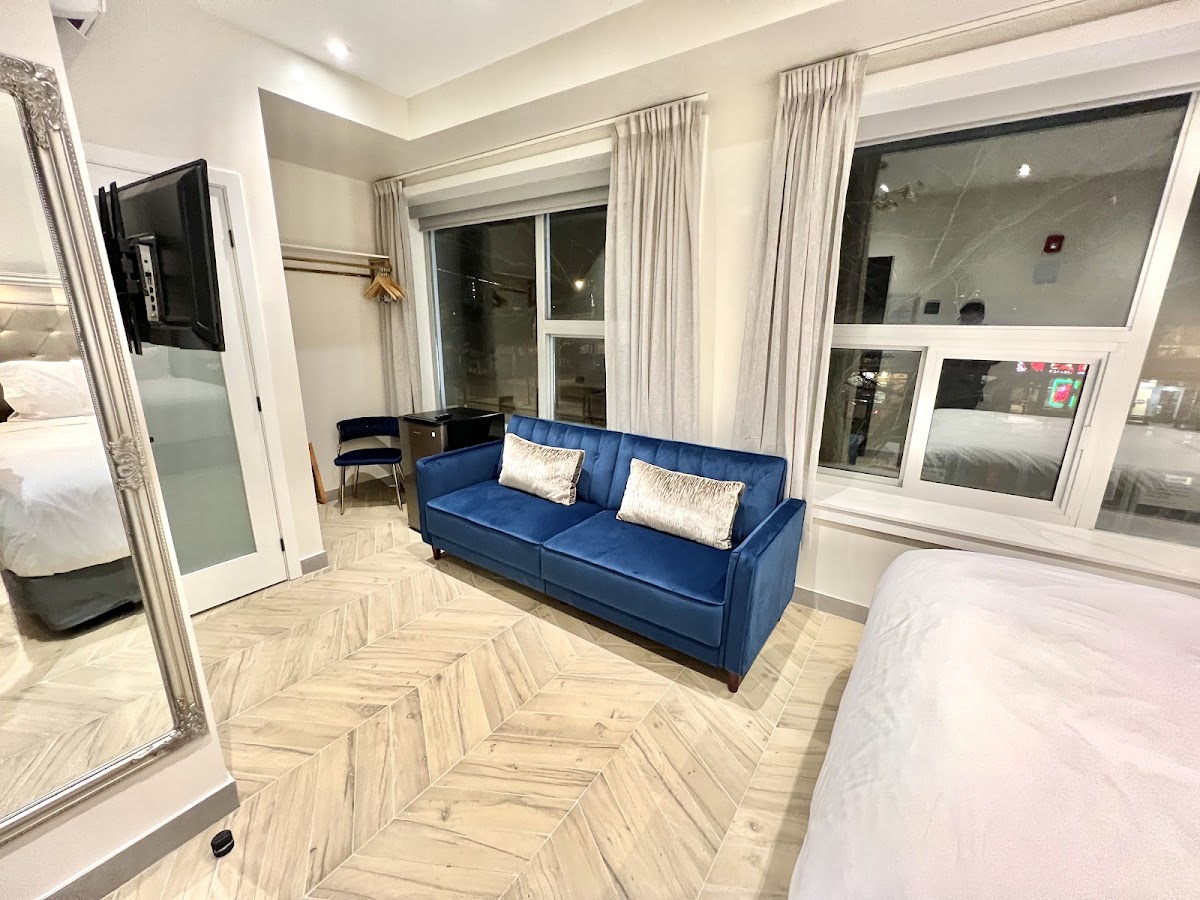 Toronto Rooms and Suites photo 3