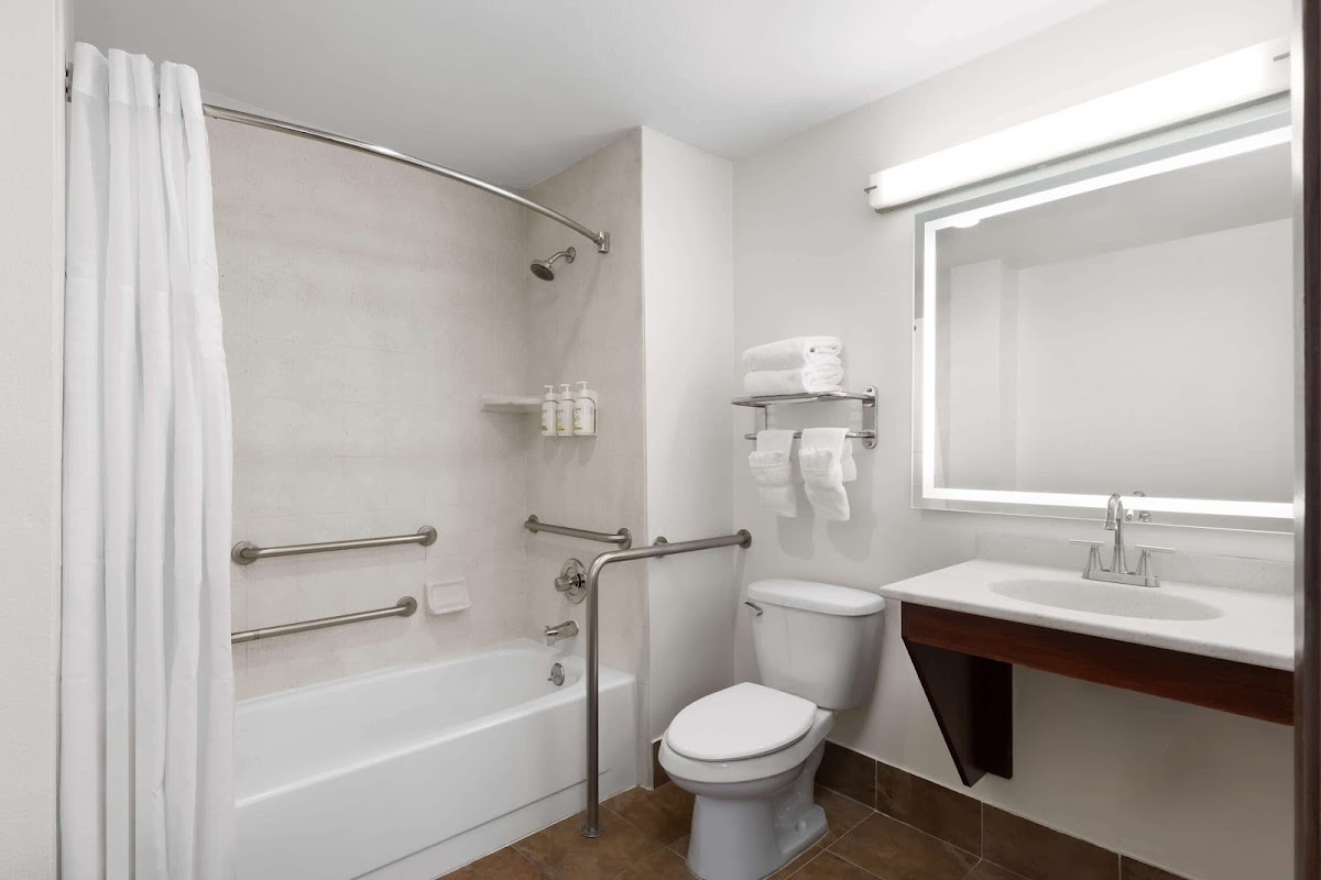 Ramada by Wyndham Medford Airport North photo 3